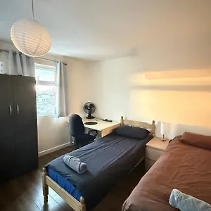 Upton Park - House Apartment