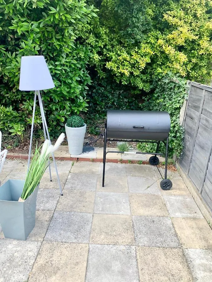 Contemporary 3 Bed House With Spacious Garden Close To Stratford London Holiday home